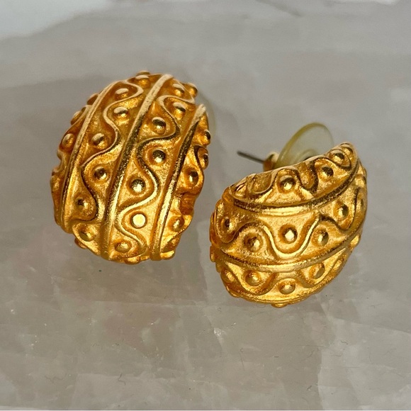 Jewelry - VTG Gold Tone Ornate Textured Etruscan Style Chunky Huggie Earrings Post Back